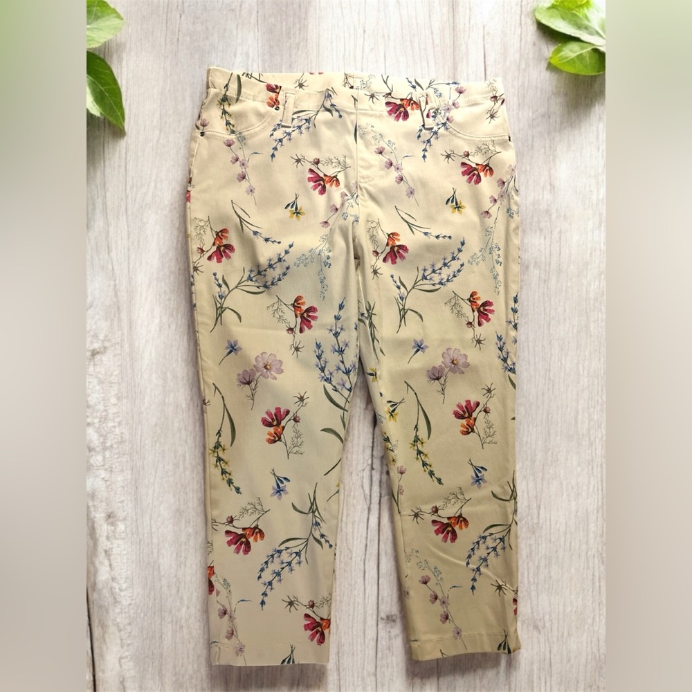 Beautiful Floral Print Ivory Stretch Plus Size Pull on Ankle Pants Xl-16-18